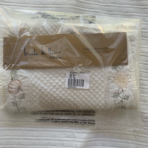 Nicole Miller Sunflower pumpkin white quilted table runner NWT Thanksgiving Fall - Picture 2 of 8